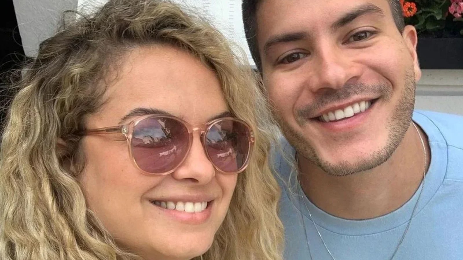 Arthur Aguiar descobre morte de Lua Blanco em live