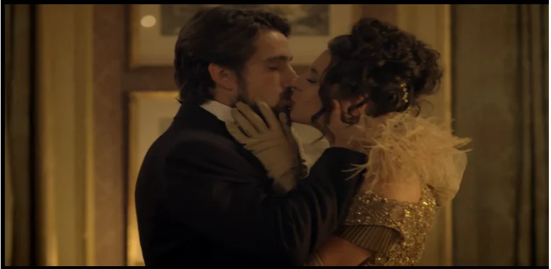 Felipe surpreende e pede Melissa em casamento na festa