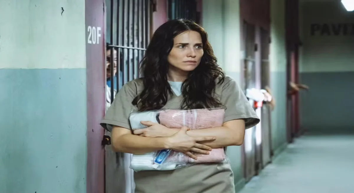 Adriana cai na armadilha de Pilar e é presa na novela