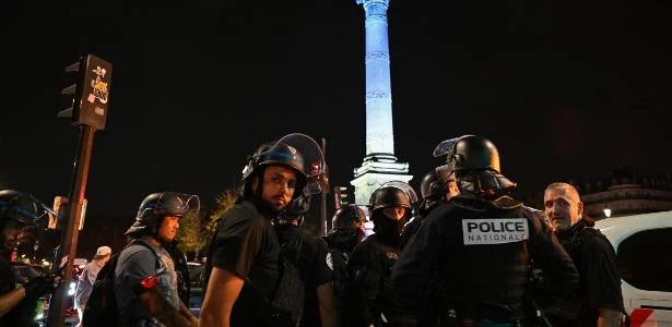 98 detidos em Paris após eliminação da França na Copa