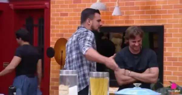 A Fazenda 18: briga entre Daniel e Renê quase vira violência na cozinha