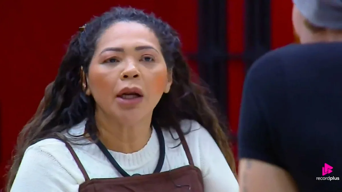 A Fazenda: Darlin Ferrattry promete retaliação a Giovanna Gold