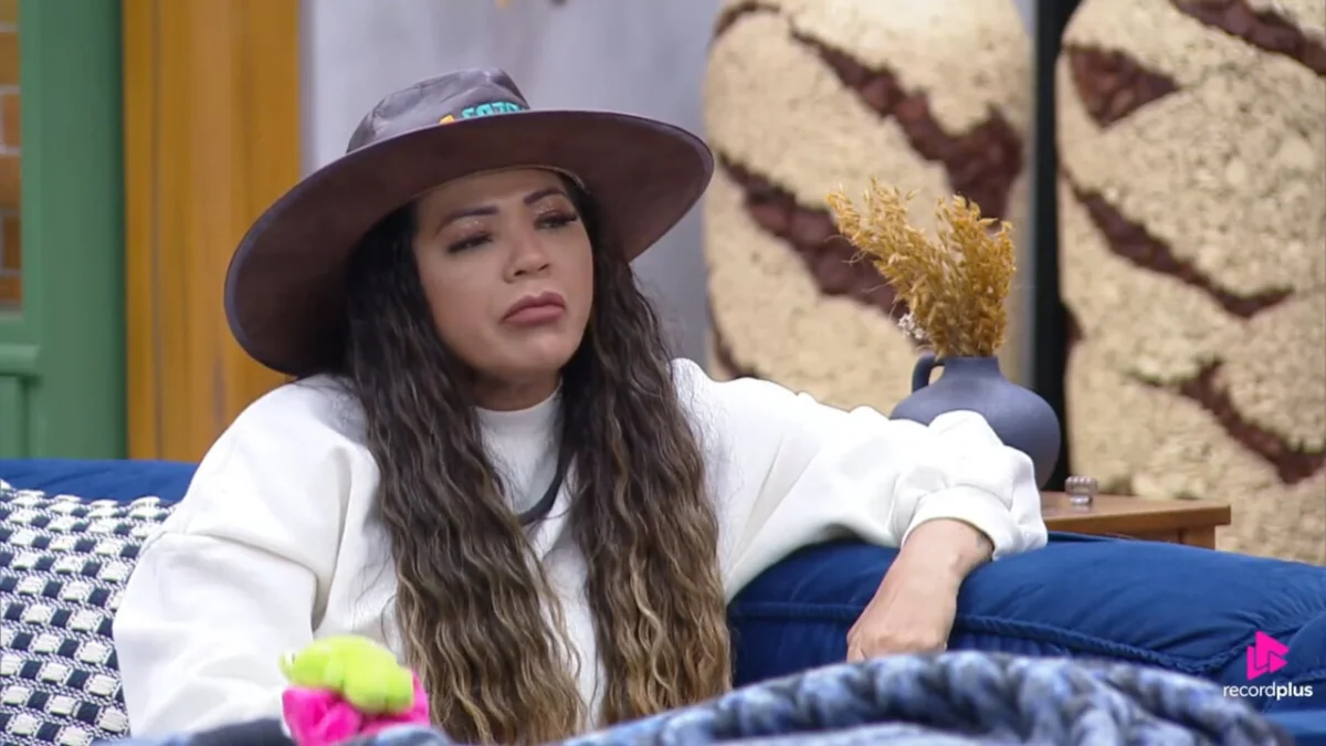A Fazenda: Darlin Ferrattry toca o sino e desiste de sair