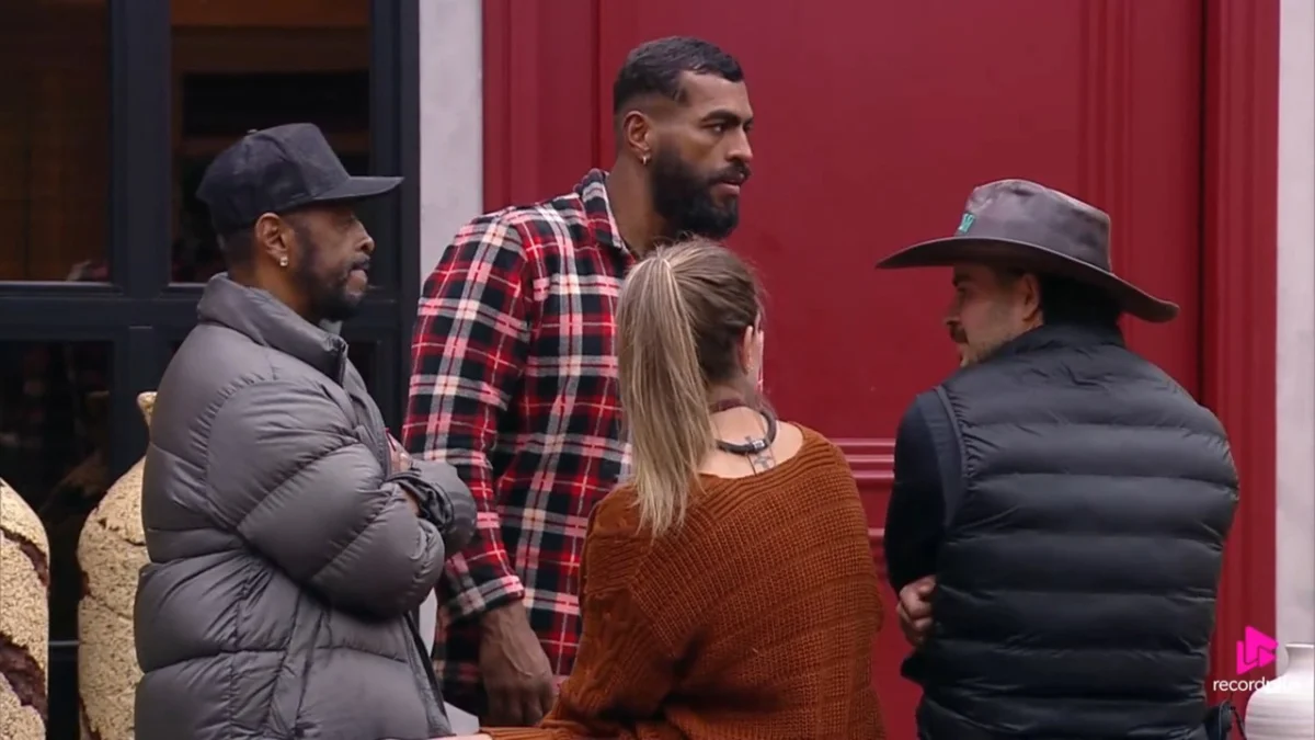 A Fazenda: Rikardo propõe 'batizar' ex‑Chiquititas
