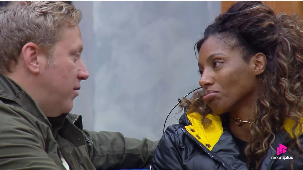 A Fazenda: Tina define o que seria preciso para um romance após comentário de Serginho