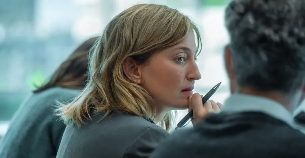 A Good Little Soldier: Rohrwacher dá alma a drama corporativo