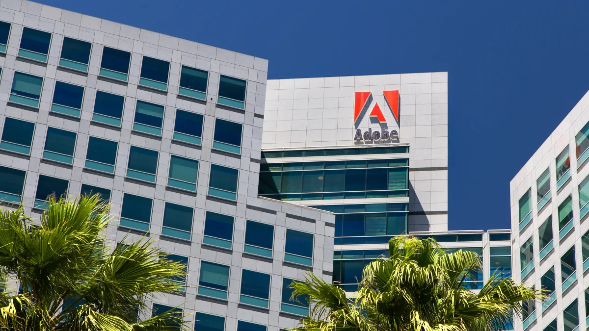 Adobe: Anil Chakravarthy assume como CEO para frear queda das ações