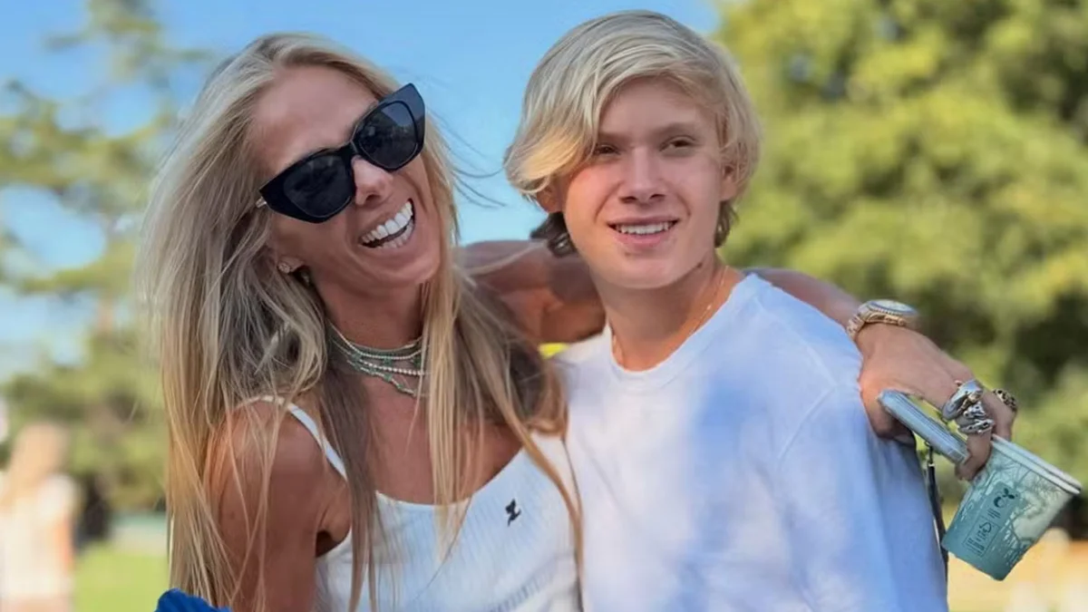 Adriane Galisteu: filho Vittorio, 16, parte para escola na Suíça