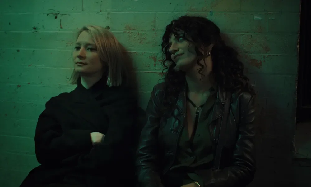 Agata the Writer: Mia Wasikowska em filme que divide Veneza