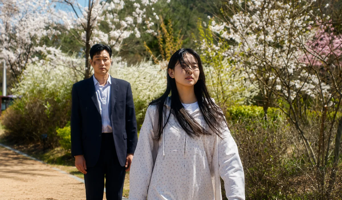 Agente Kim: Reativado — morte forjada permite recomeço do protagonista