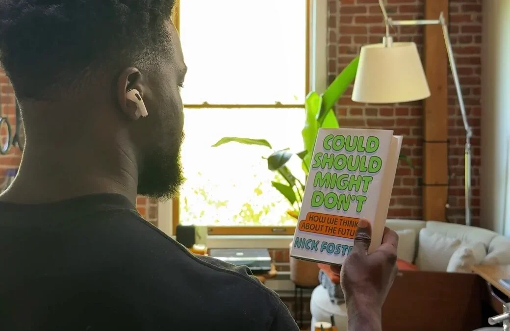 AirPods mostram câmera e recurso "Visual Intelligence" em vídeo