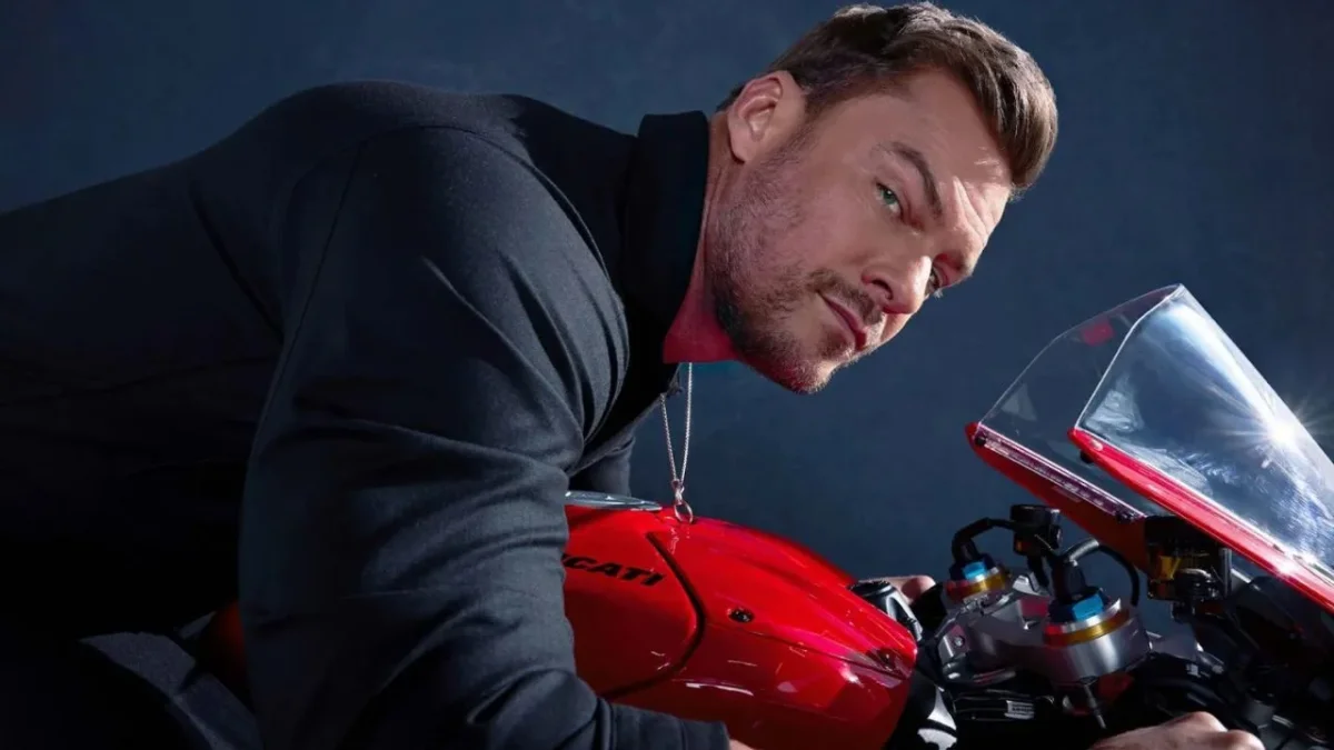 Alan Ritchson: acordo com Netflix mira thriller ambientado no MotoGP