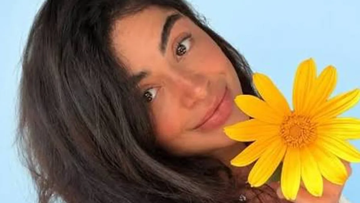 Aline Campos mostra quadro e revela paixão pela arte
