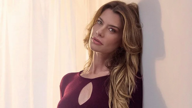 Alinne Moraes recusa caracterização para envelhecer e aponta etarismo