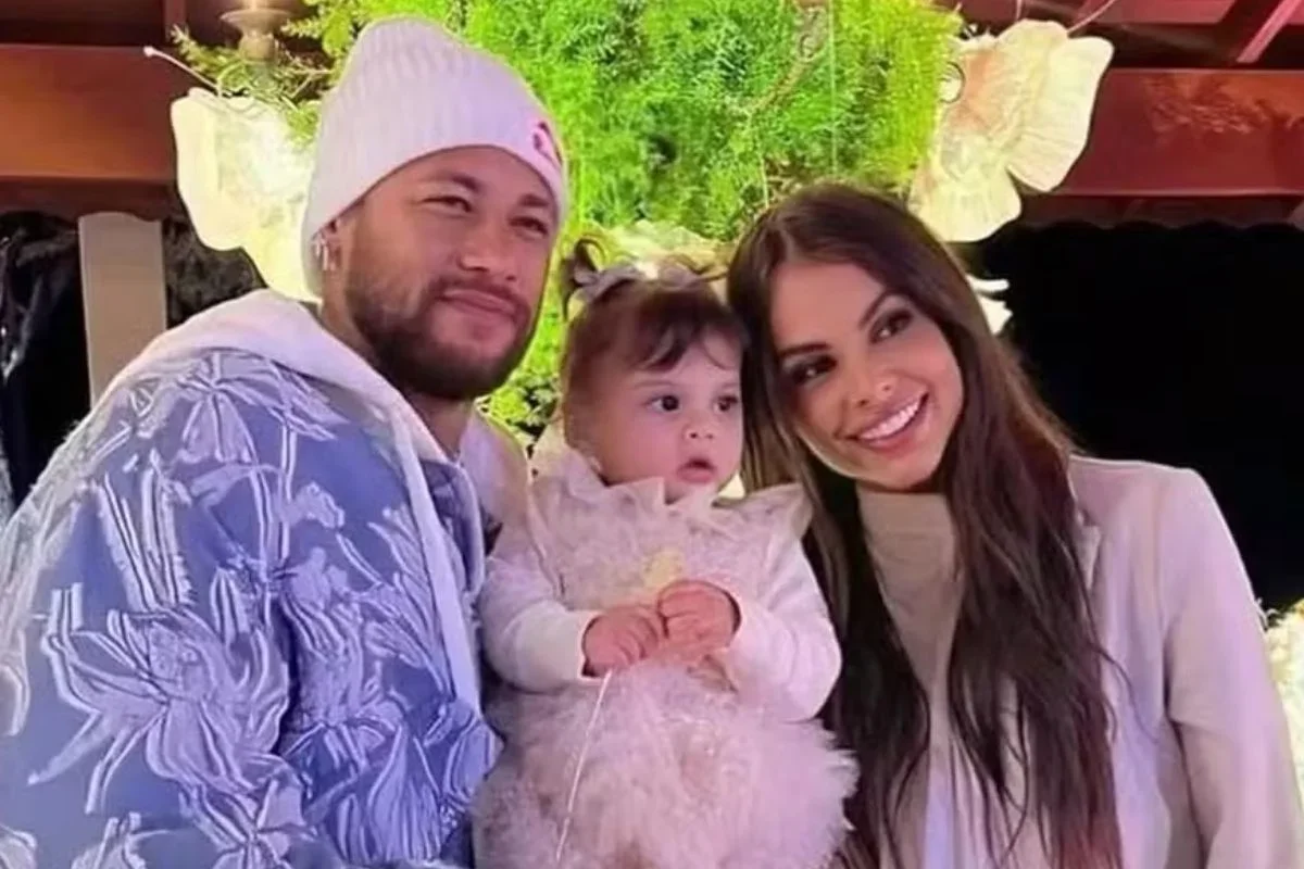 Amanda Kimberlly diz que tirou visto para Helena ver Neymar