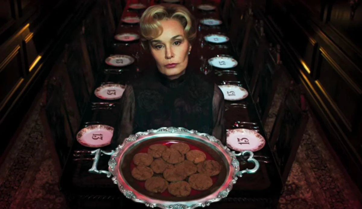 American Horror Story 13 chega ao Disney+ com três episódios iniciais