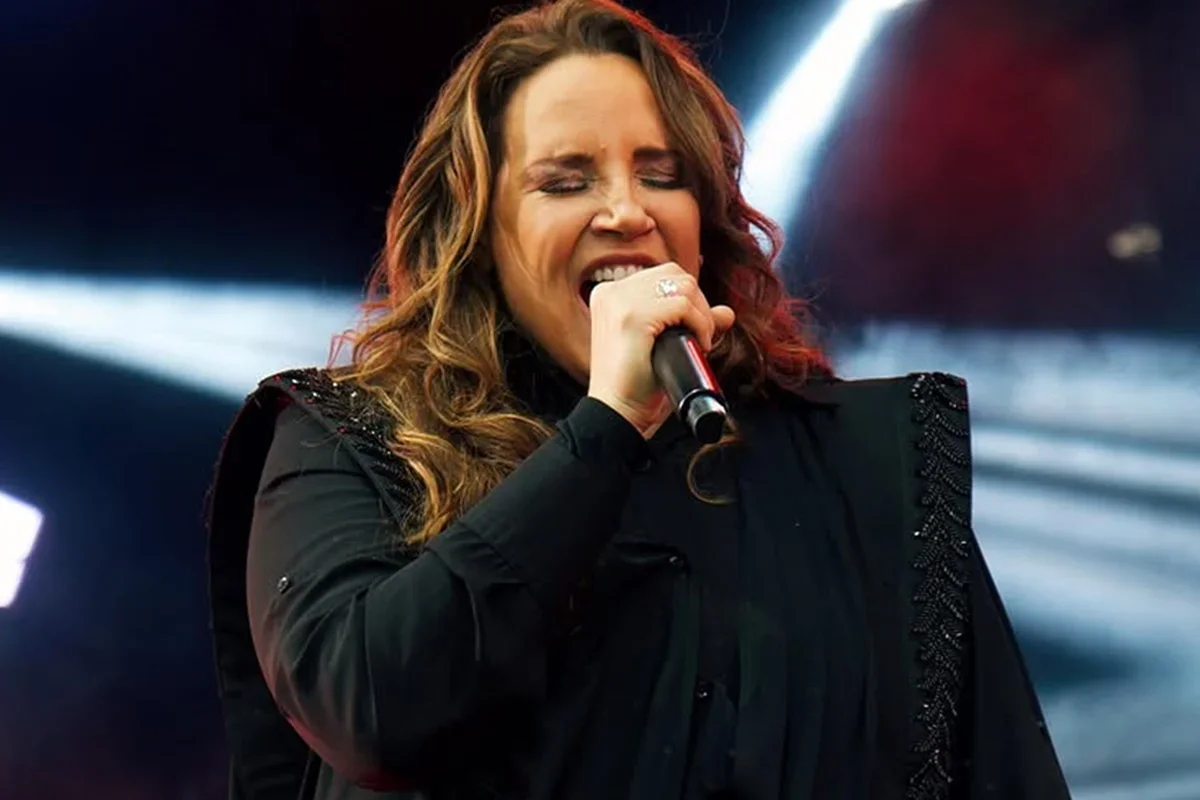 Ana Carolina interrompe show na Bahia após falha no retorno de áudio