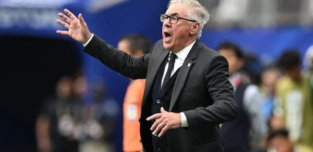 Ancelotti admite Neymar e Vini juntos após nota 7,5