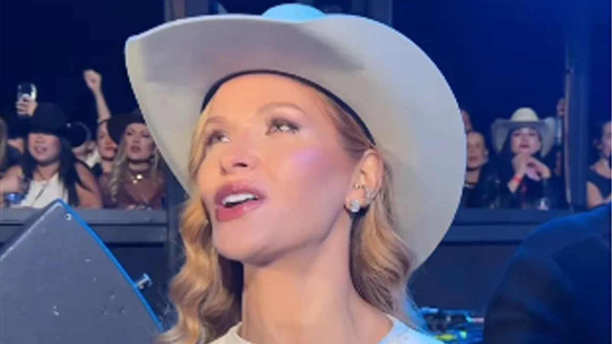 Andressa Suita encanta fãs ao posar em show de Gusttavo Lima