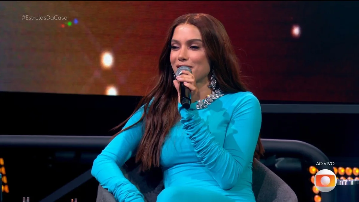 Anitta muda postura e promete "amar" todas as apresentações