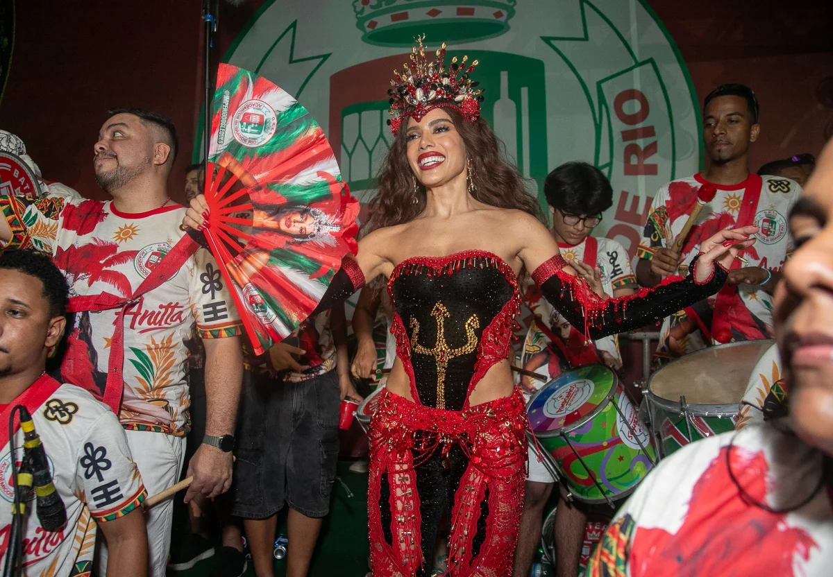Anitta na Grande Rio: evita comparações com outras rainhas