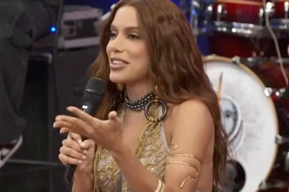 Anitta quase foi batizada de Letícia — a coincidência que uniu a família