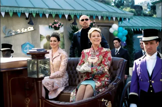 Anne Hathaway pede volta de Julie Andrews em The Princess Diaries 3