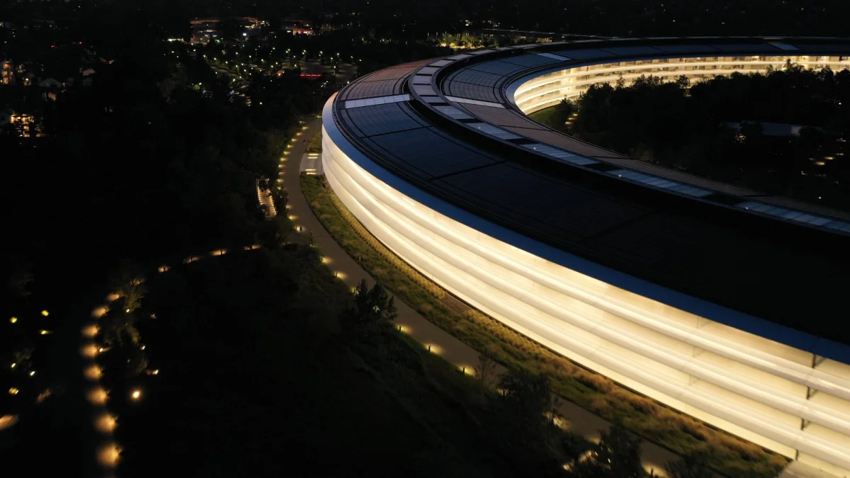 Apple contrata ex-advogado da