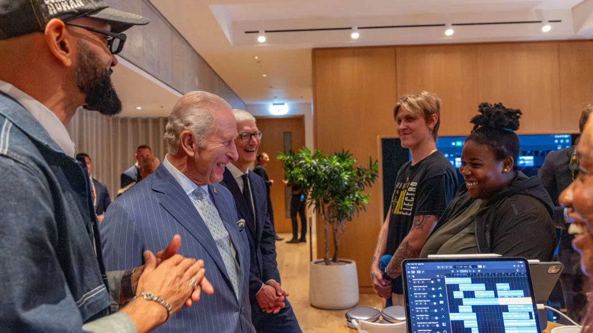 Apple lança Creative Labs com The King's Trust e inicia turma de 20