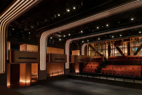 Apple Music Hall abre com sistema de 48 alto‑falantes