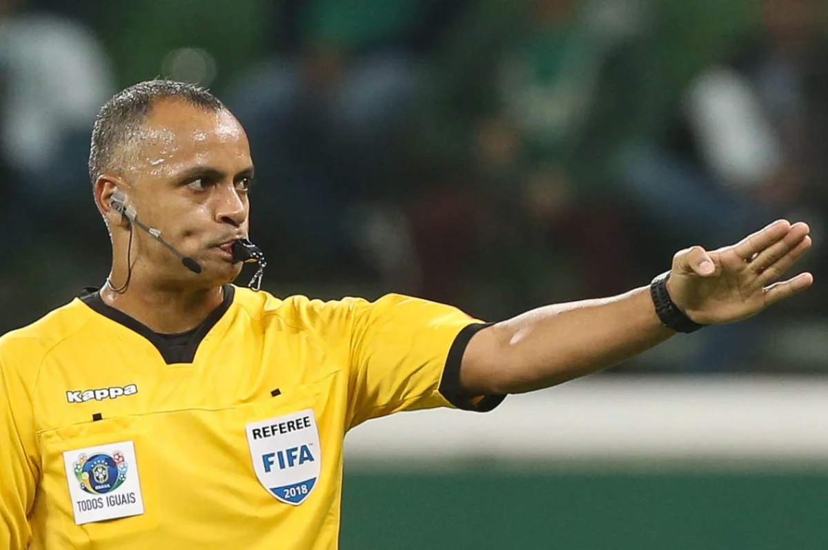 Árbitros de Copa do Mundo escalados para clássico carioca