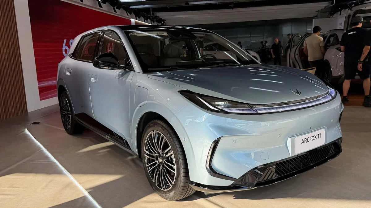 Arcfox T1 inicia reservas e acende disputa direta com o BYD Dolphin