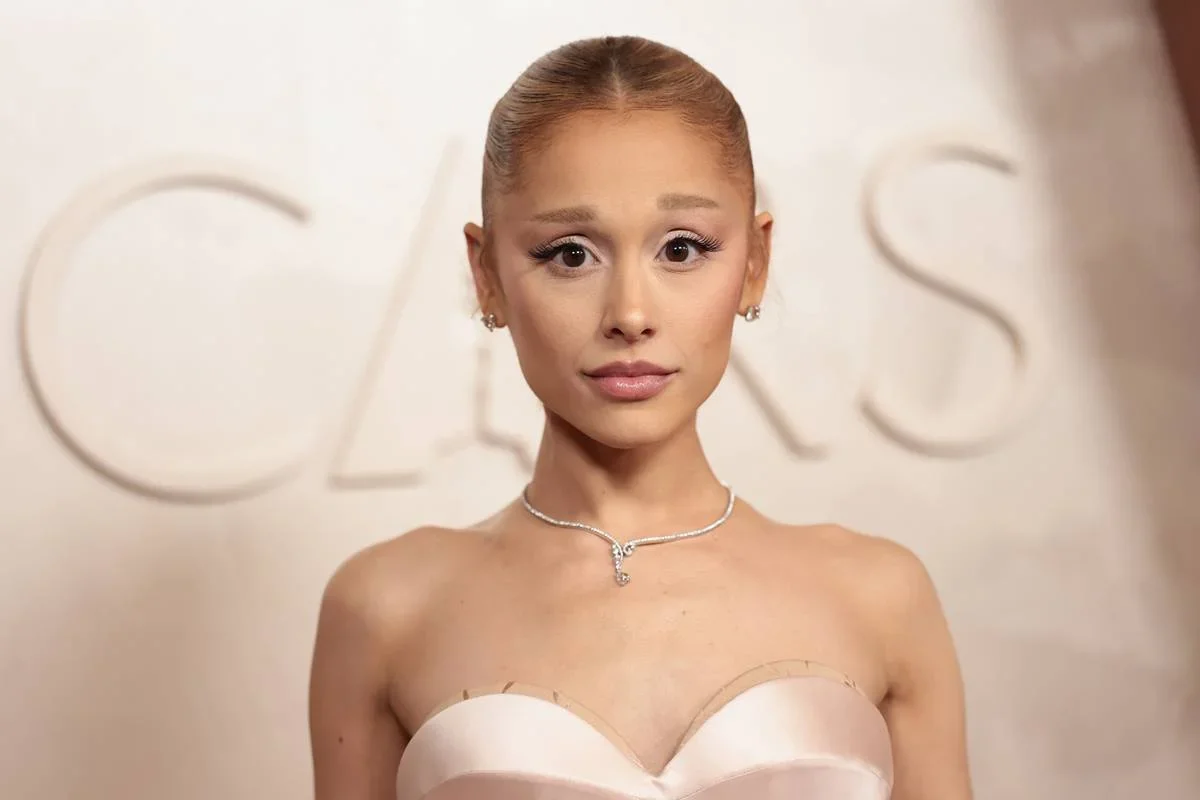 Ariana Grande cancela participação no West End após críticas