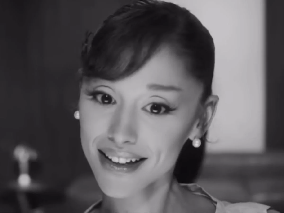 Ariana Grande confirma 8 semanas no Top 10 e libera teaser com bossa nova