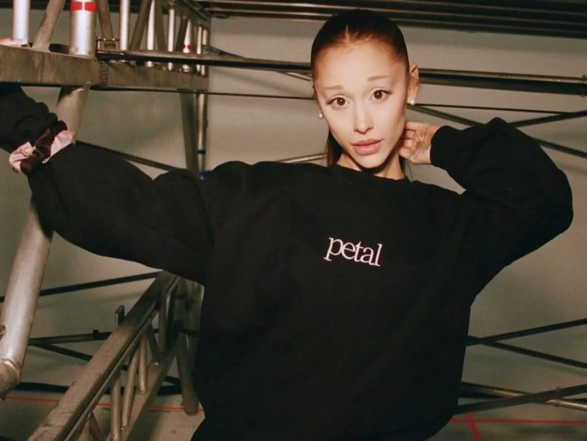 Ariana Grande estreia "petal" ao vivo antes do álbum