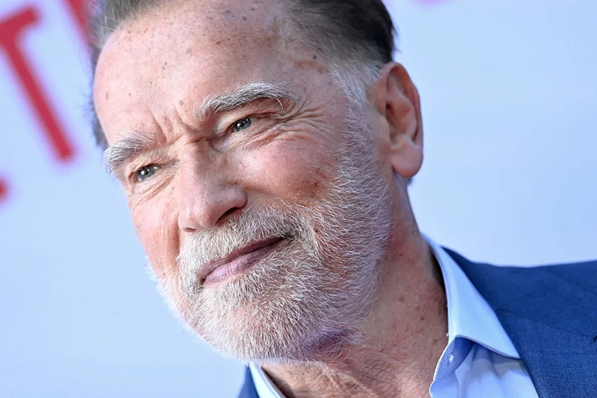 Arnold Schwarzenegger enfrenta júri por acidente com lesão cerebral