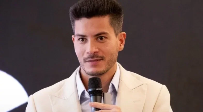 Arthur Aguiar apaga enquete sobre segundo turno após alerta