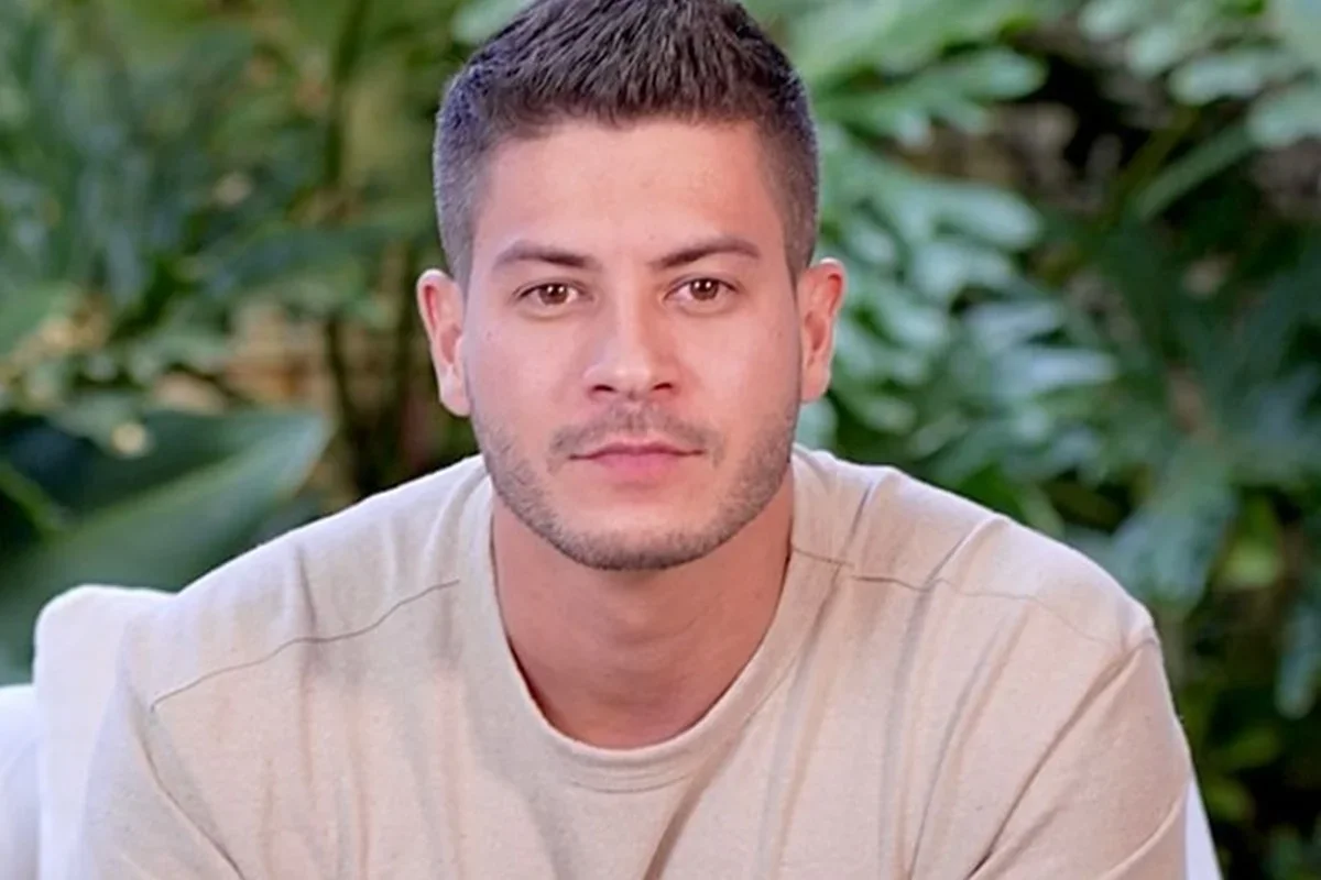 Arthur Aguiar apaga enquete sobre segundo turno e diz "não sabia"