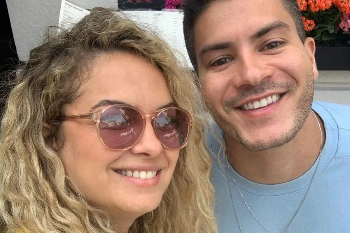 Arthur Aguiar descobre morte de Lua Blanco em live