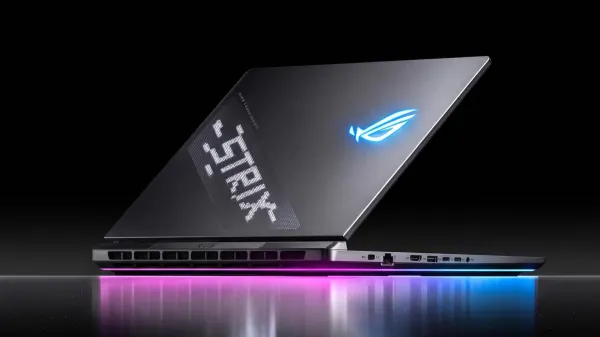 ASUS recusa repor ROG Strix SCAR 18 de €4.000 após DHL descartar caixa