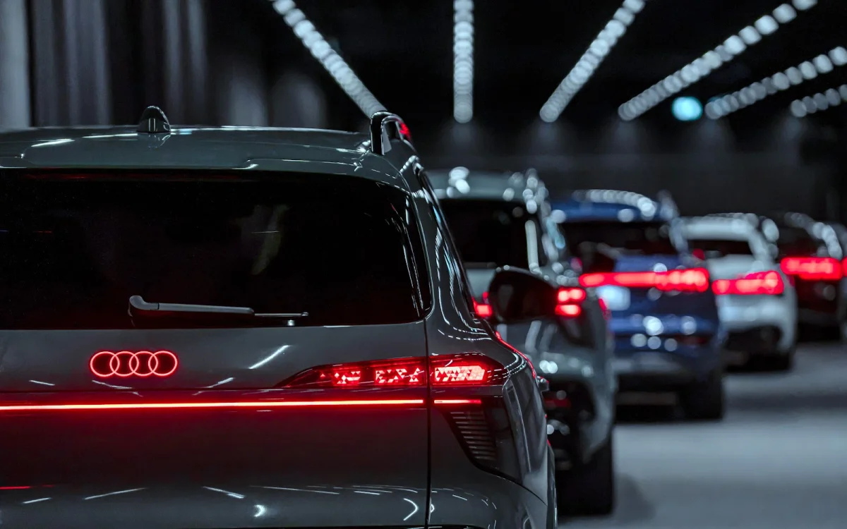 Audi Q9 estreia lanternas traseiras com painel OLED curvo