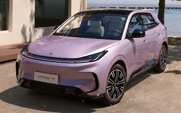 BAIC chega a Campinas com os elétricos Arcfox T1 e T5