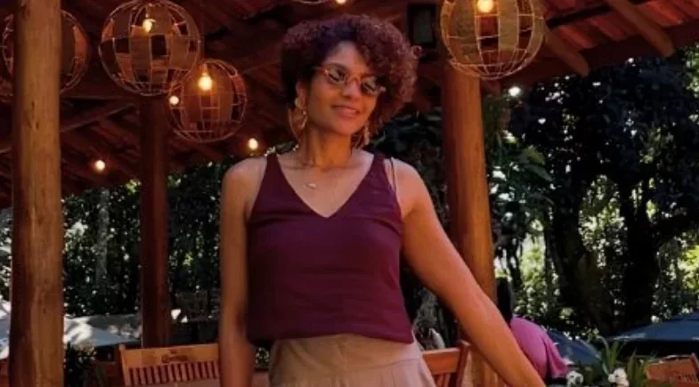Bárbara Reis celebra retorno ao short após cirurgia contra lipedema