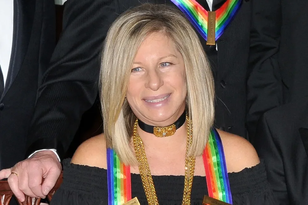 Barbra Streisand critica ego de Trump no caso do Kennedy Center