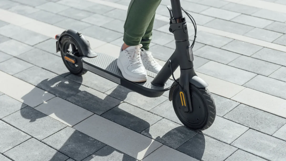 Bicicletas e patinetes elétricos: 6 km/h vira critério municipal