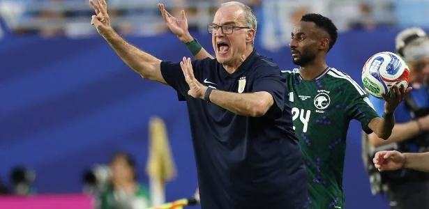 Bielsa critica empate do Uruguai por 1 a 1 e pressiona equipe