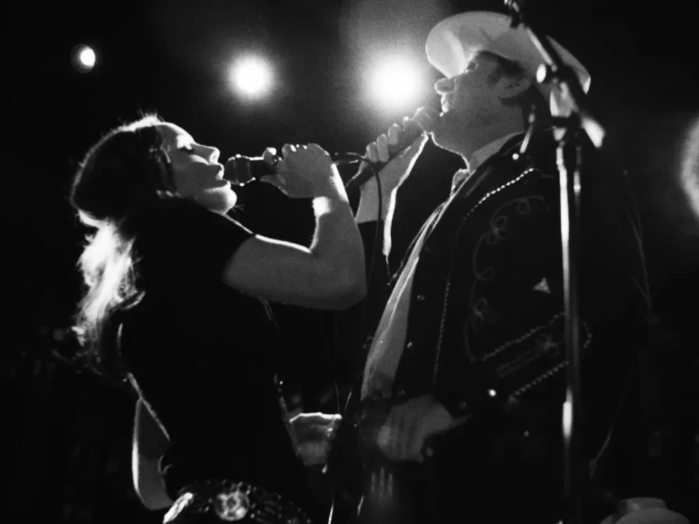 Bleeding Hearts: doc no TIFF acompanha casal que cria a banda Chaparelle