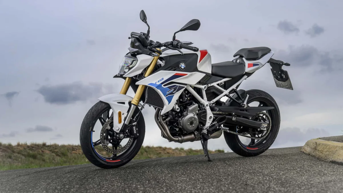 BMW F 450 R: embreagem quase automática e apenas 175 kg