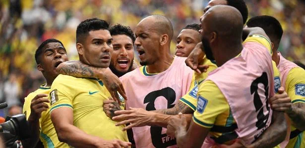 Brasil garante virada dramática com gol de Martinelli