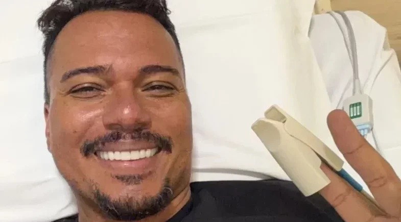 Bruno Cardoso volta ao palco após hospitalização por desidratação